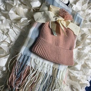 Scarf and hat💜